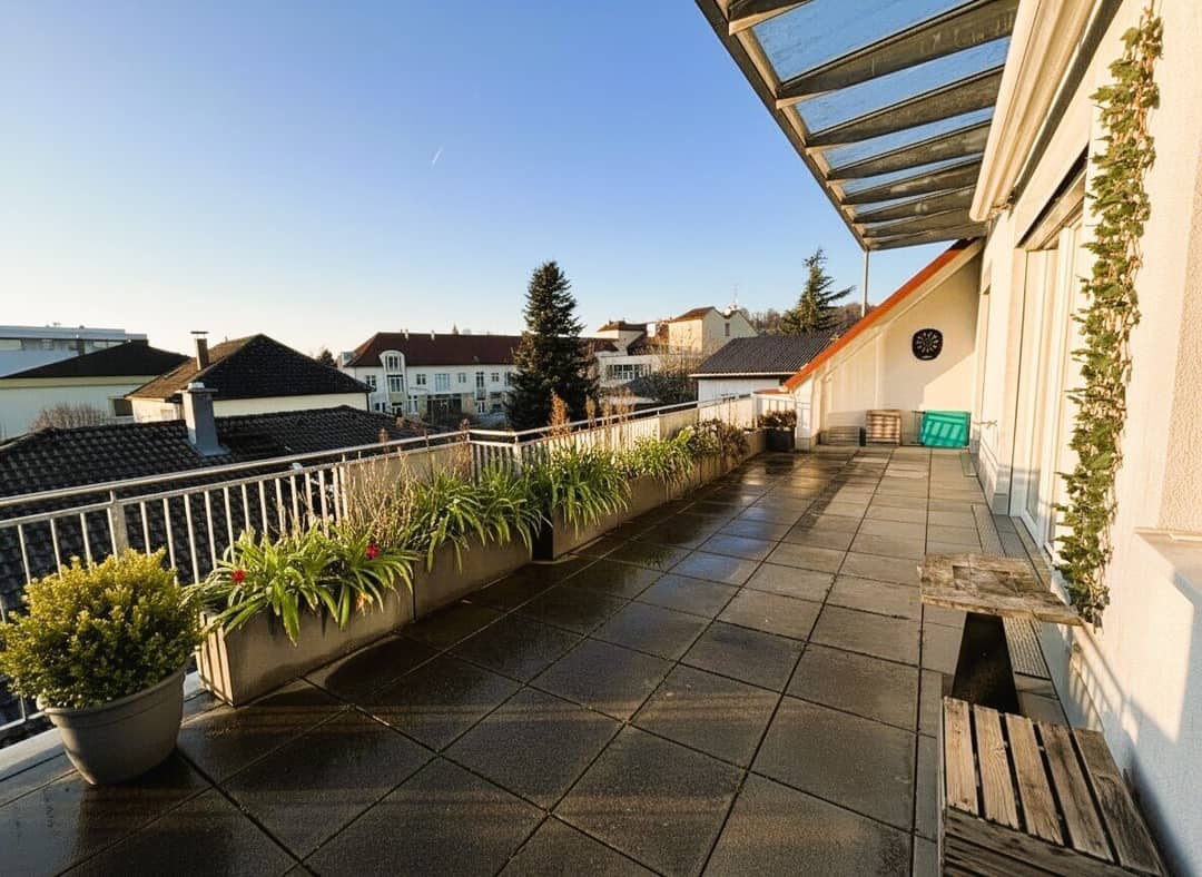 2.5-Room Apt w/ Roof Terrace in Perg