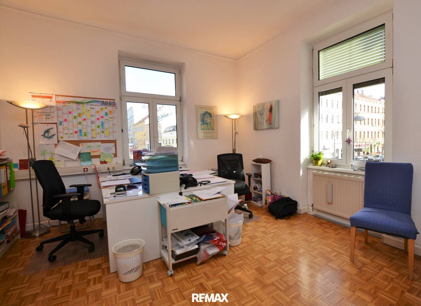 Bright office or practice spaces in an old building in central Penzing location