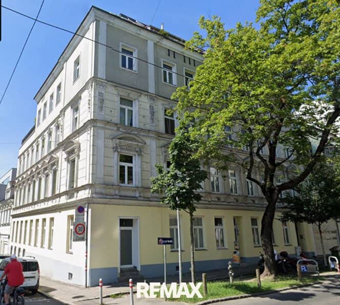 Bright office or practice spaces in an old building in central Penzing location