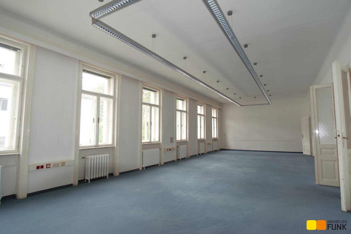 Spacious old building office in a prime inner city location