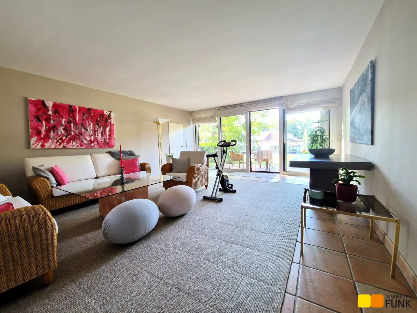 Well-maintained two-family house on 2005 m² plot in northwest Stockerau