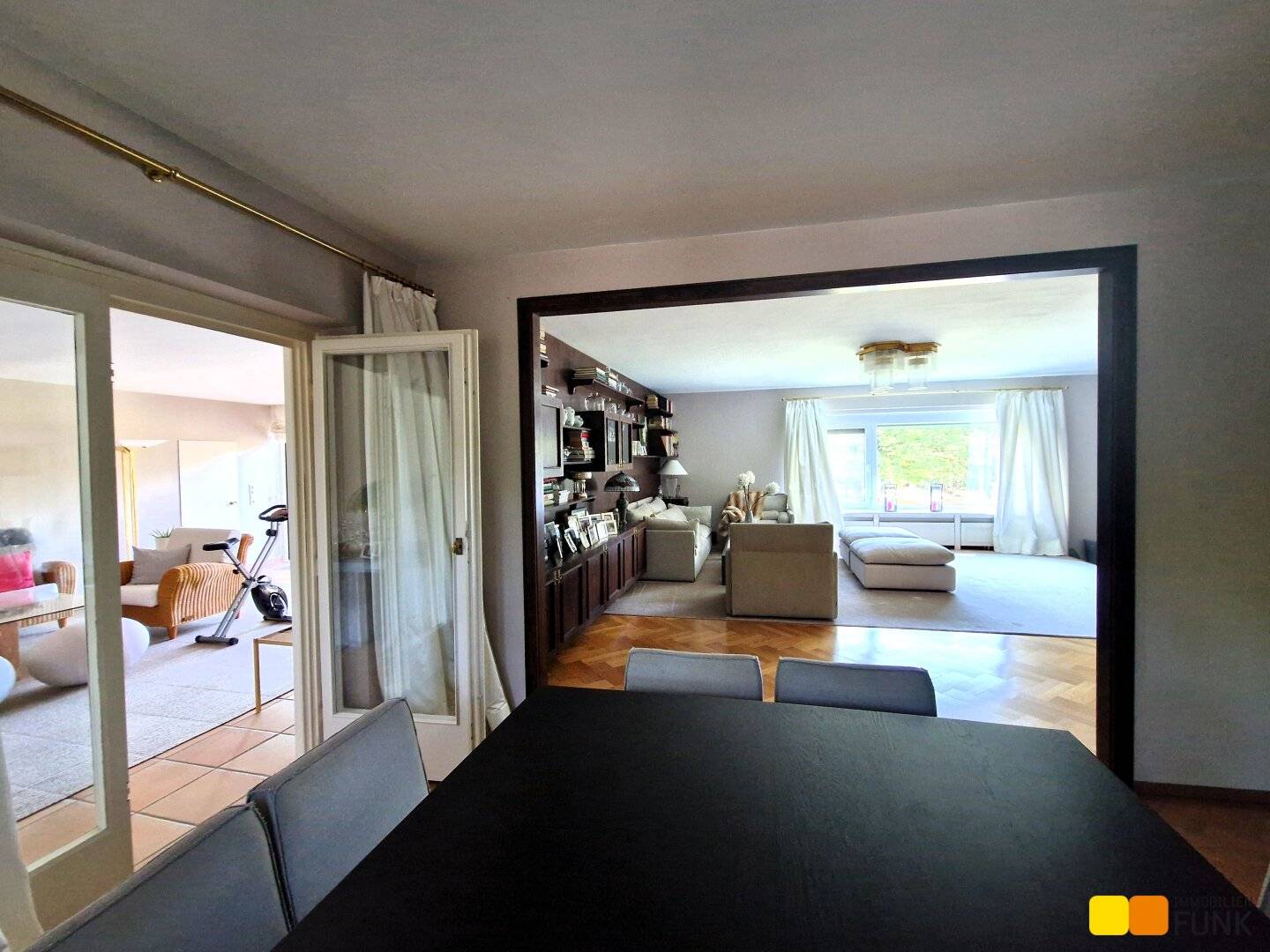 Gepflegtes Zweifamilienhaus auf 2005 m² Grundstück in Stockerau Nordwest