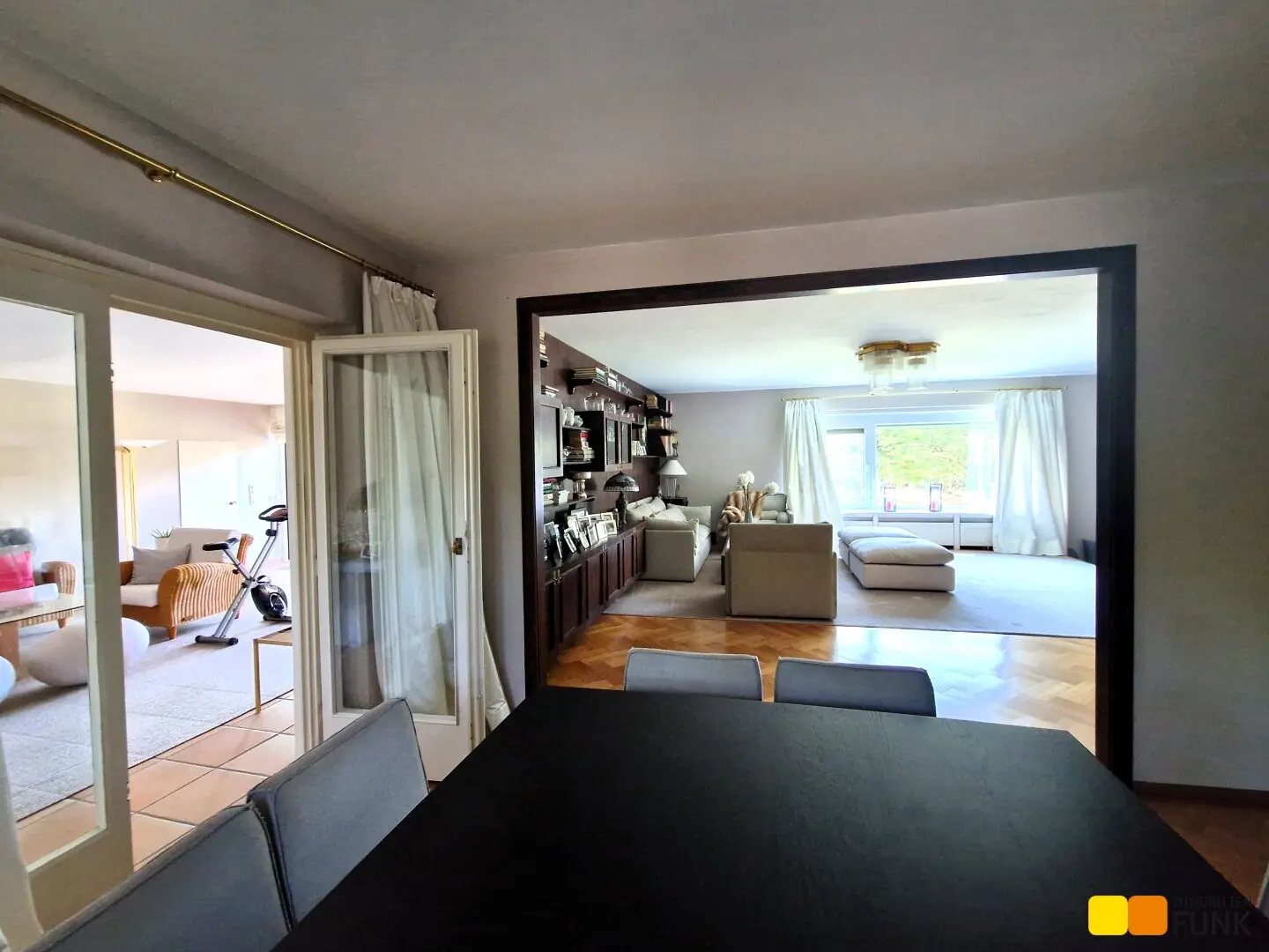 Well-maintained two-family house on 2005 m² plot in northwest Stockerau