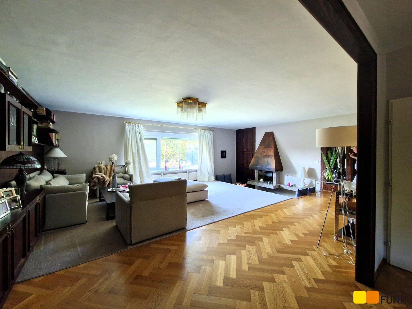 Gepflegtes Zweifamilienhaus auf 2005 m² Grundstück in Stockerau Nordwest