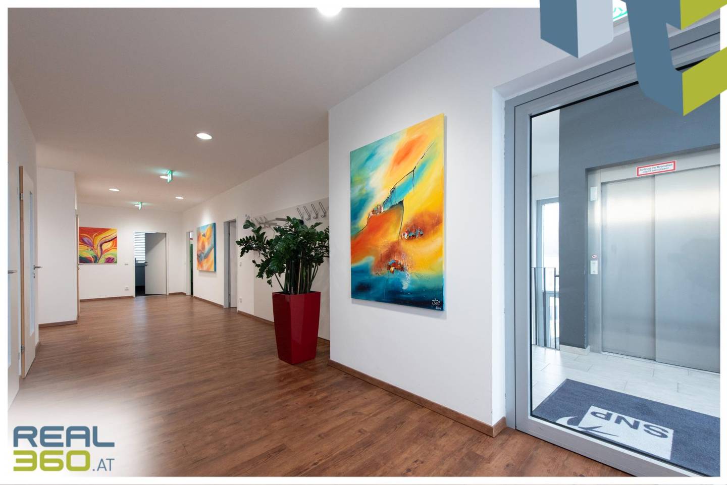 Office space 347 m² near Plus City with rooftop terrace and parking in Pasching
