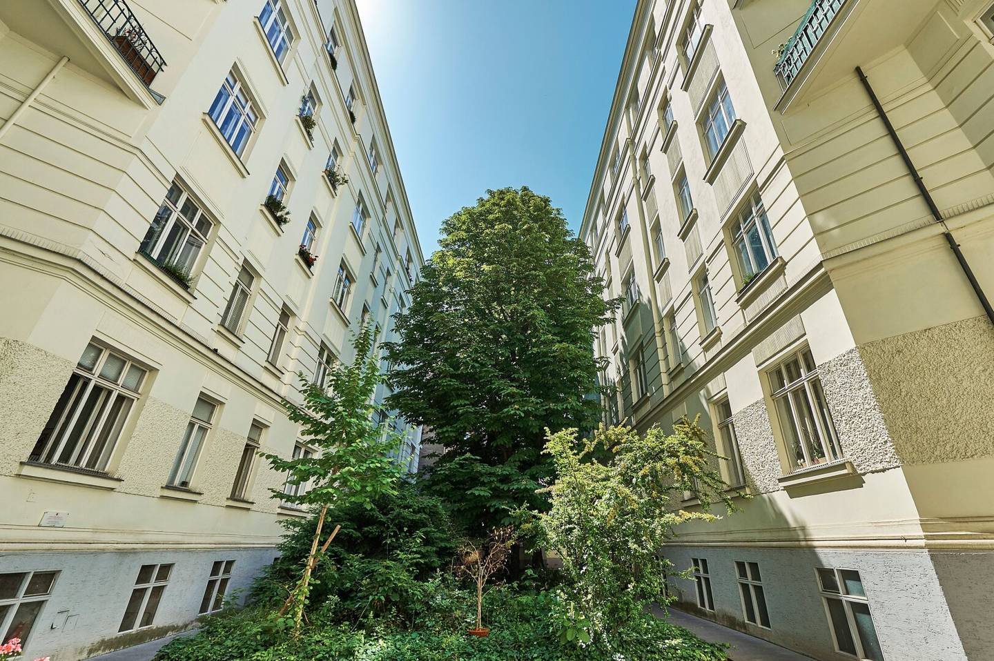 Stilaltbau-Wohnung im Schottenfelder Hof, Wien 1070