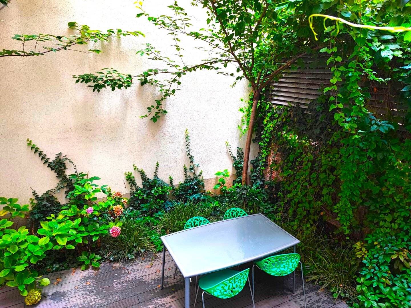 Apartment with private garden and office