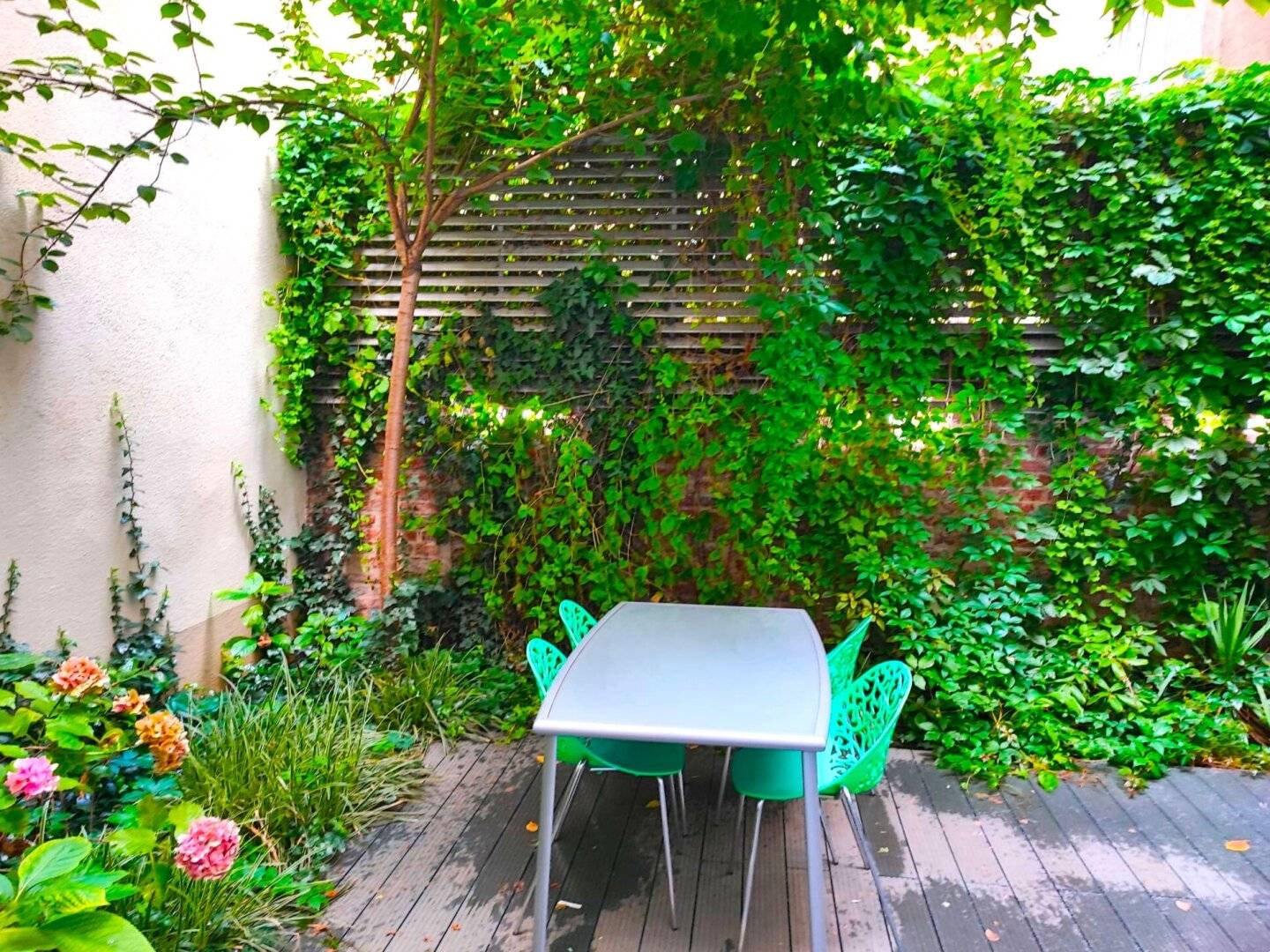 Apartment with private garden and office