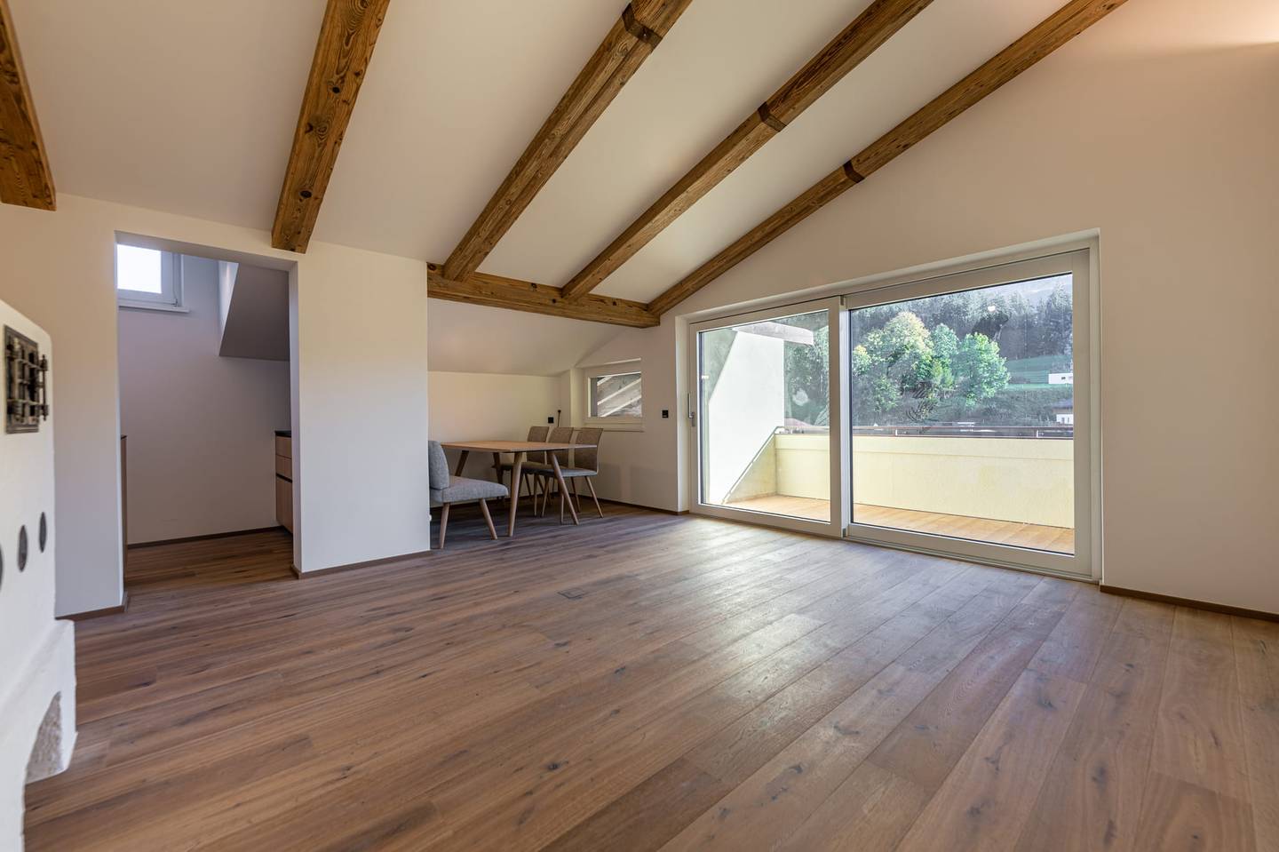 Dachgeschosswohnung sonnige Lage mit Einbauküche