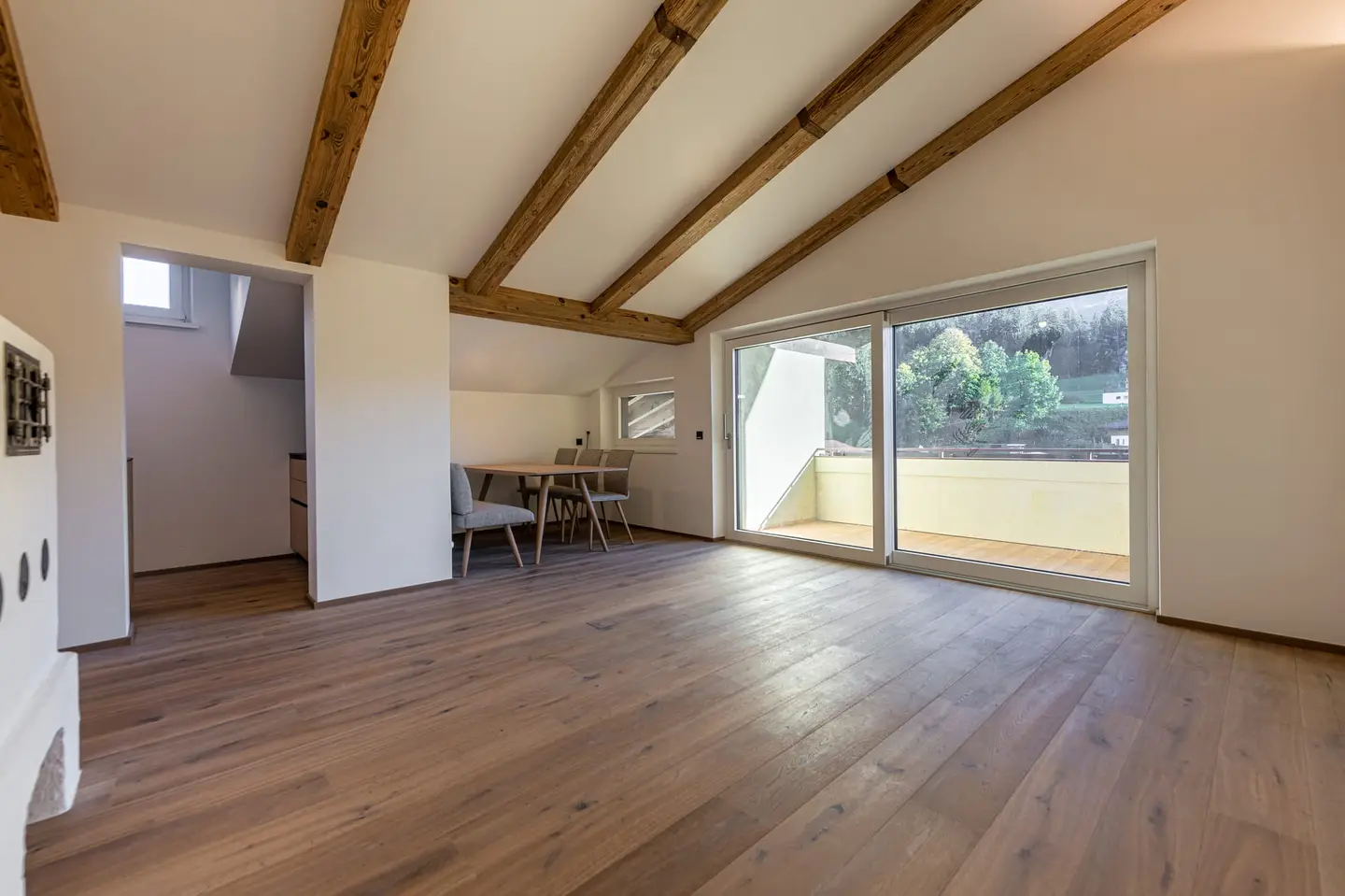 Dachgeschosswohnung sonnige Lage mit Einbauküche