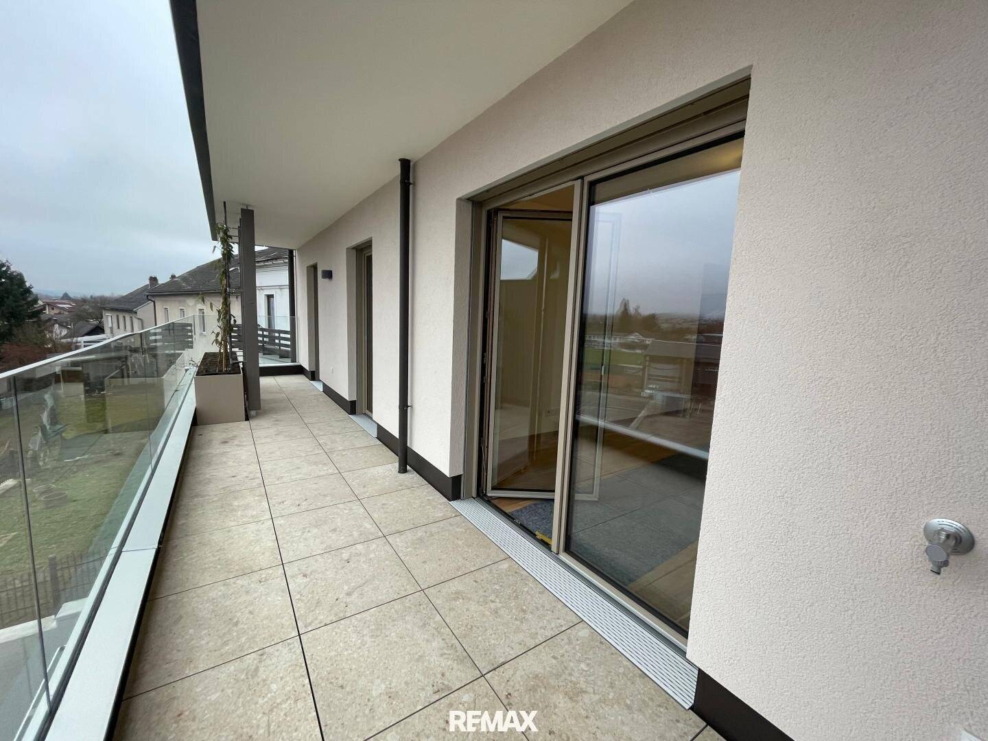 Bright new build apartment with terrace
