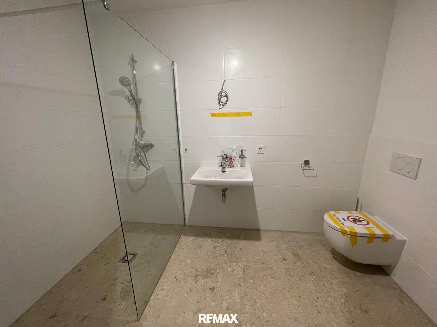 One bedroom new build apartment with terrace