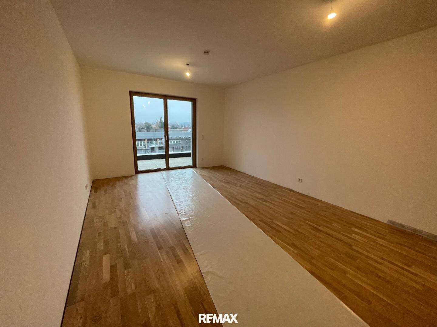 Bright New Build Apartment with Terrace in Central Location