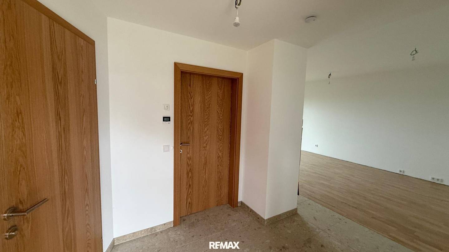 Helle Neubauwohnung mit Terrasse und Lift