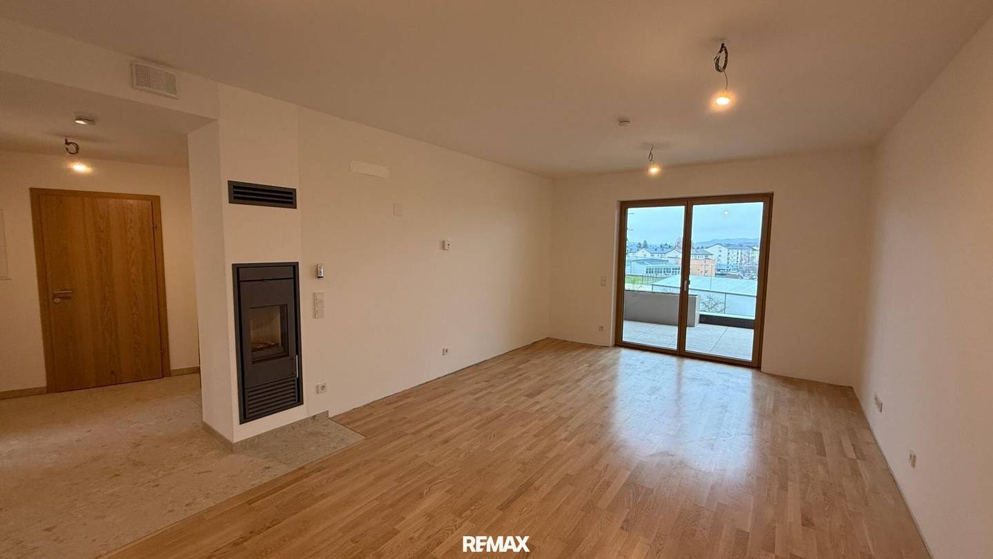 Helle Neubauwohnung mit Terrasse und Lift