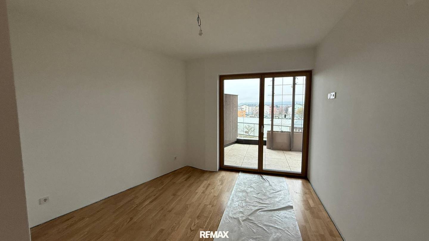 Helle Neubauwohnung mit Terrasse und Lift
