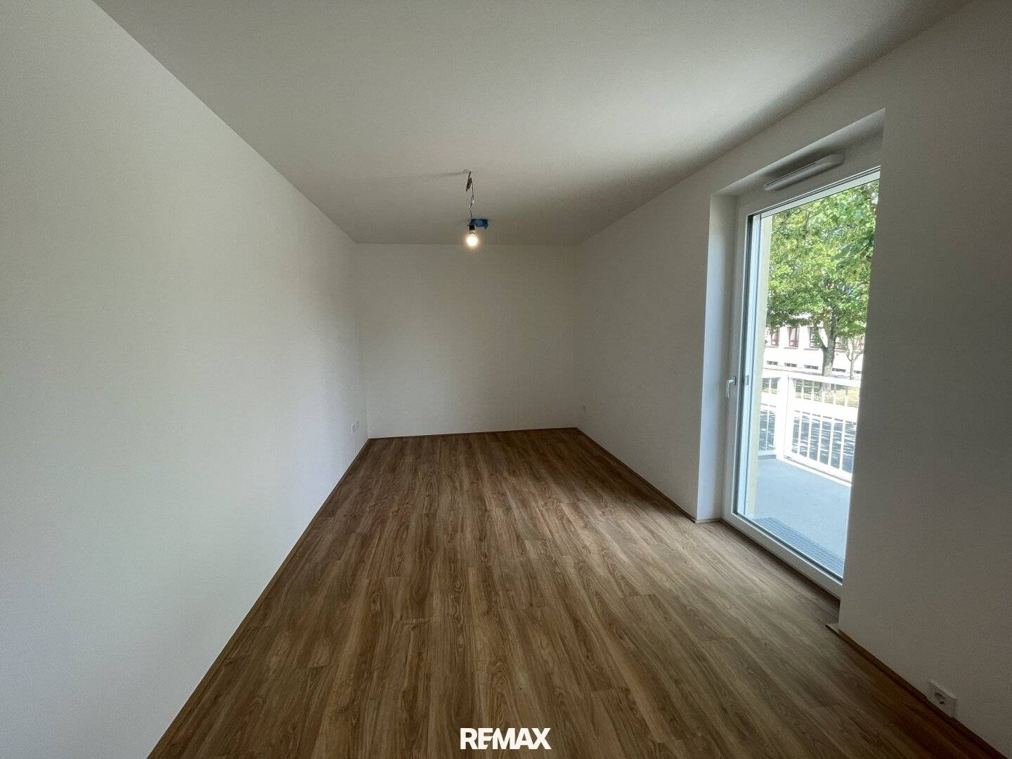 Wohnung Neubau Erstbezug mit Balkon