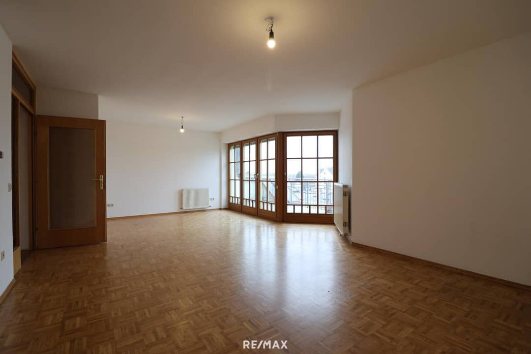 Spacious 2-room apartment with 2 balconies in central location, Perg