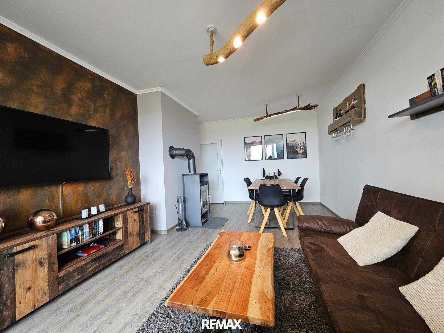 Dachgeschosswohnung mit Loggia und Ausblick