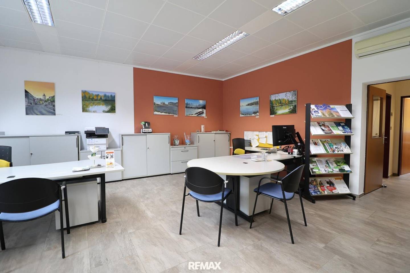 Well-maintained office or commercial space in Herrenstraße, Perg