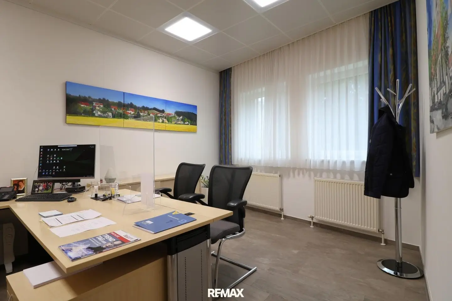 Well-maintained office or commercial space in Herrenstraße, Perg