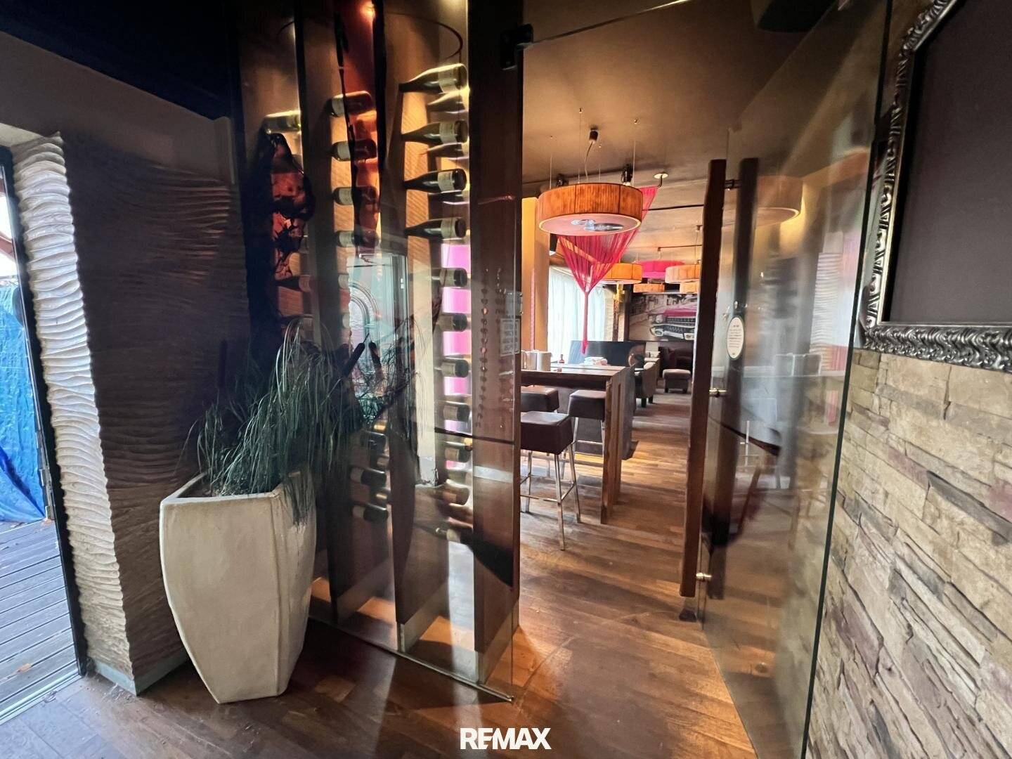 Fully equipped commercial premises in central location in St. Valentin – ready for immediate use
