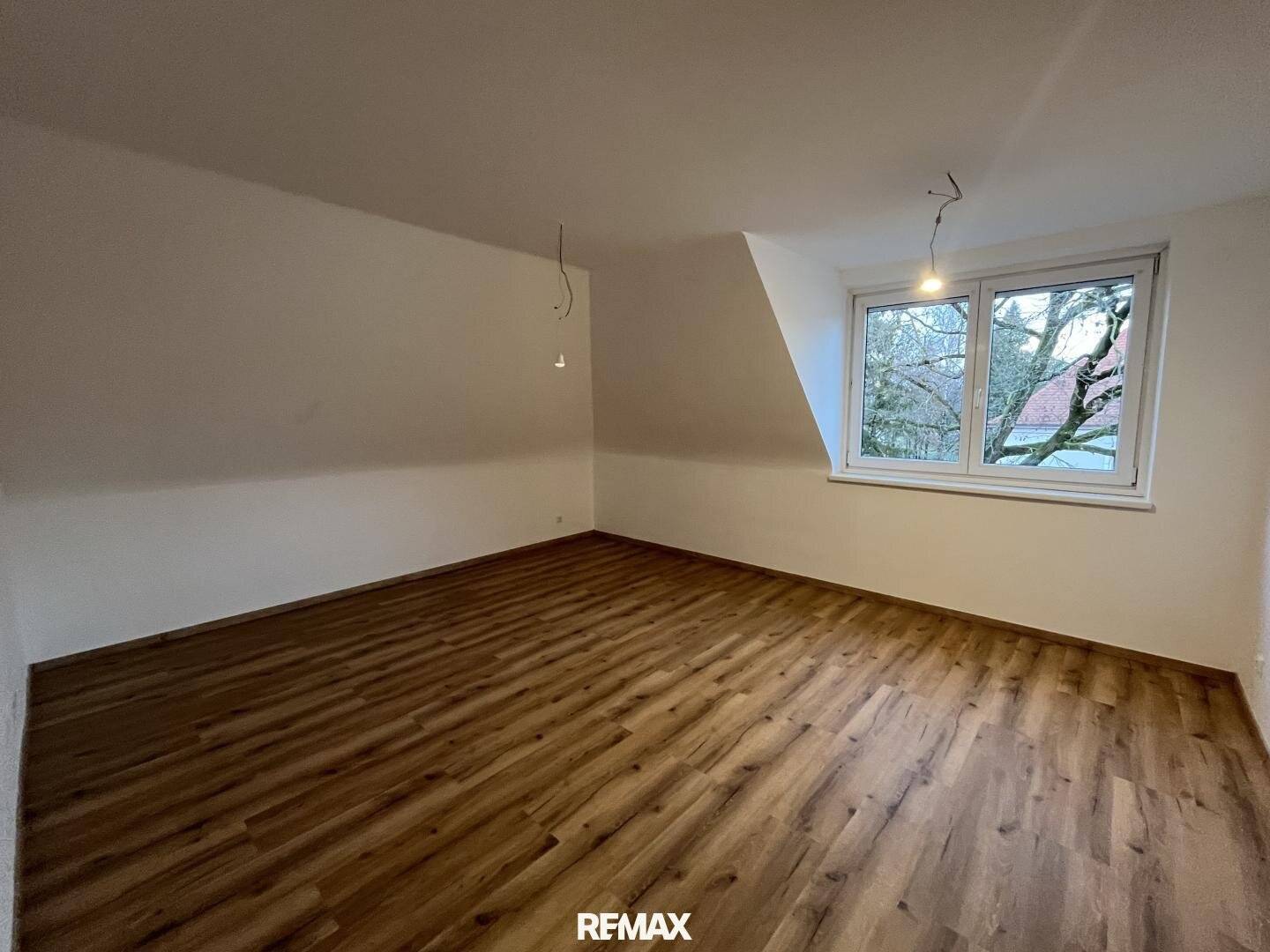 Dachgeschosswohnung nahe Zentrum mit Parkplatz