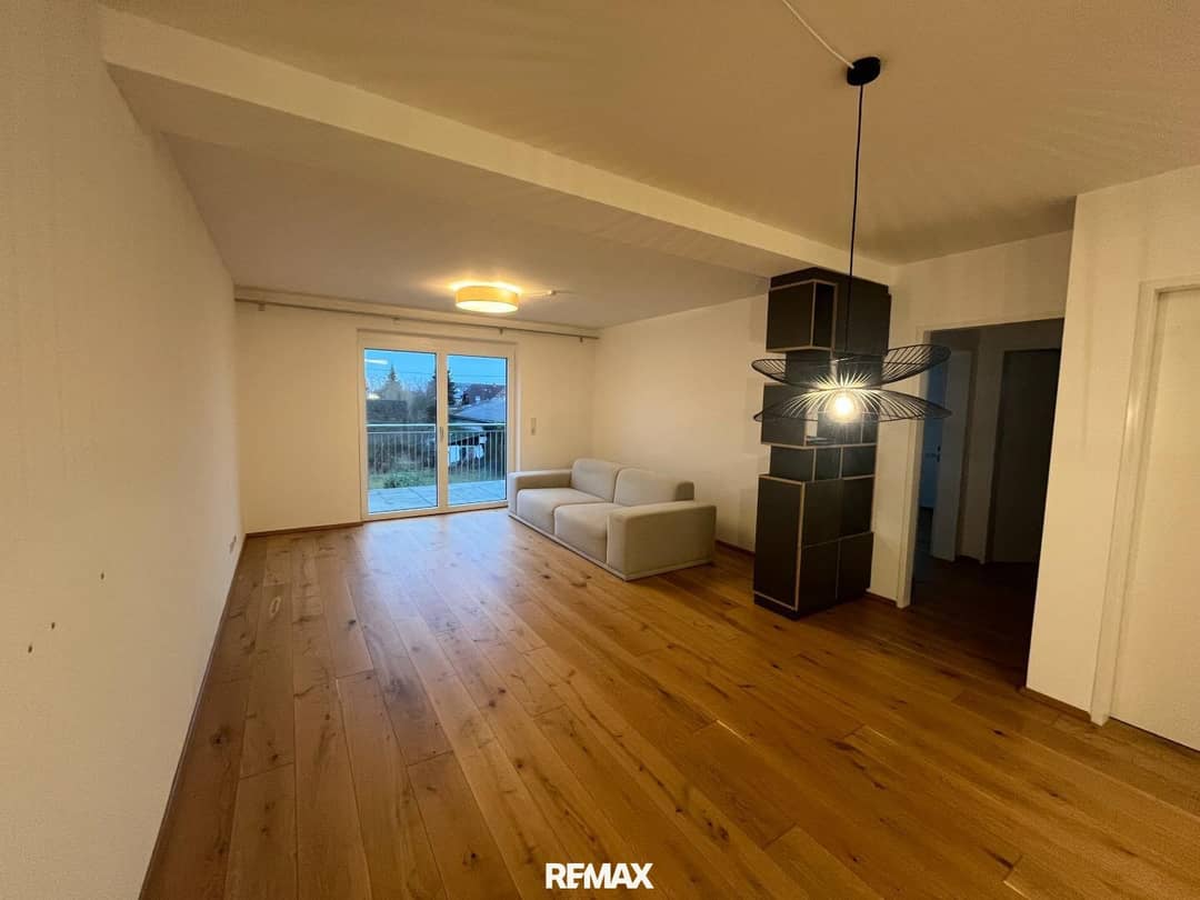 Apartment near the station with balcony and two outdoor parking spaces