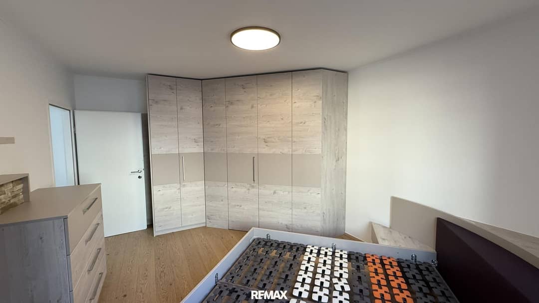 Apartment near train station with two loggias