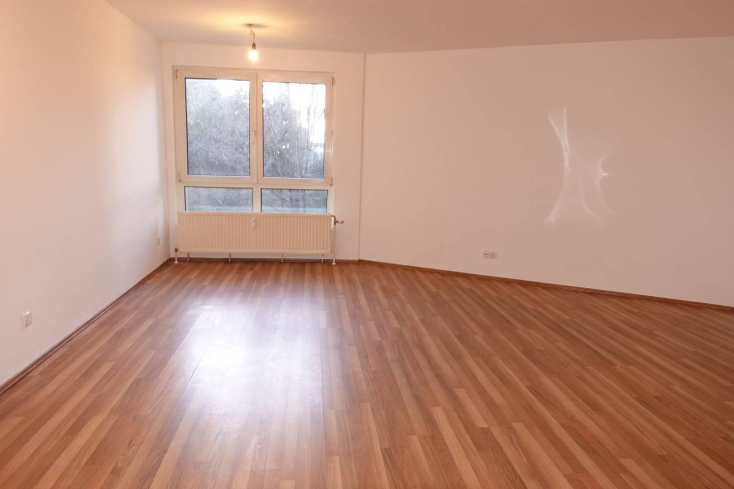 Neubauwohnung mit Wohnküche und Gartenblick