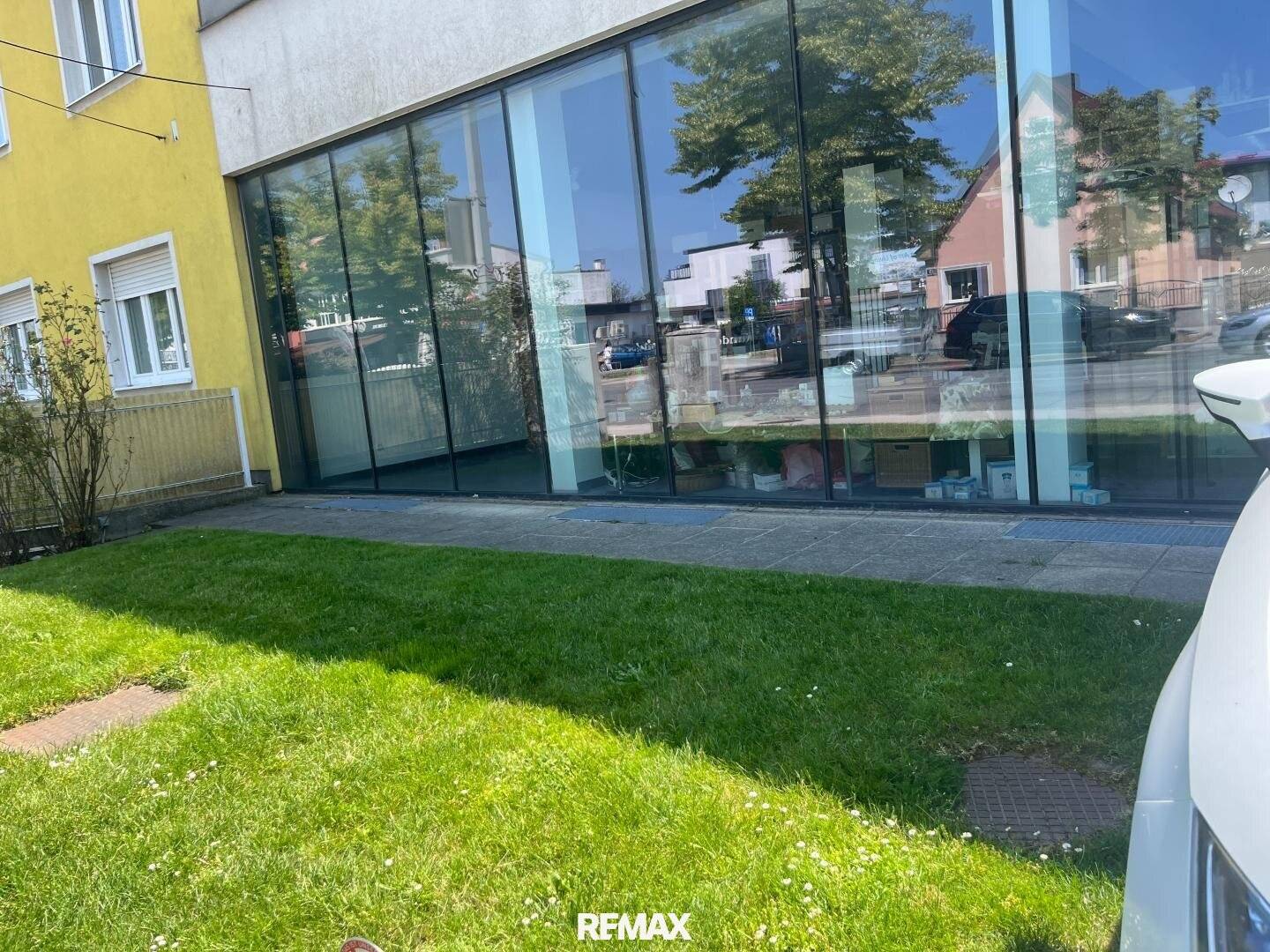 Modern multi-family house with commercial unit in Vienna 1220 Donaustadt