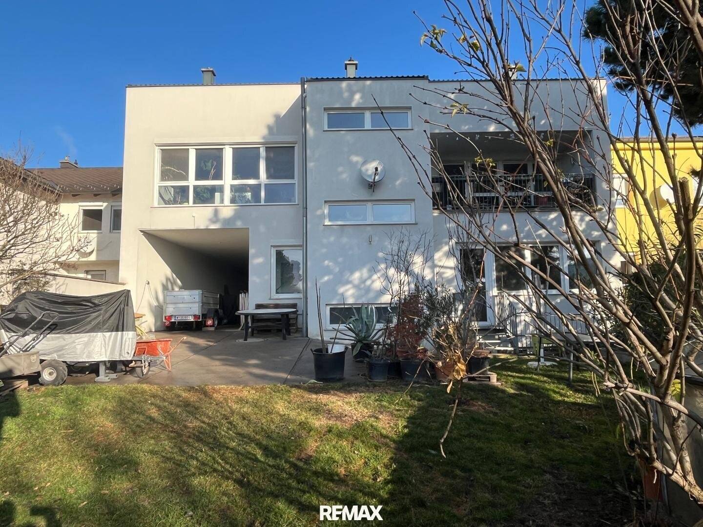 Modern multi-family house with commercial unit in Vienna 1220 Donaustadt