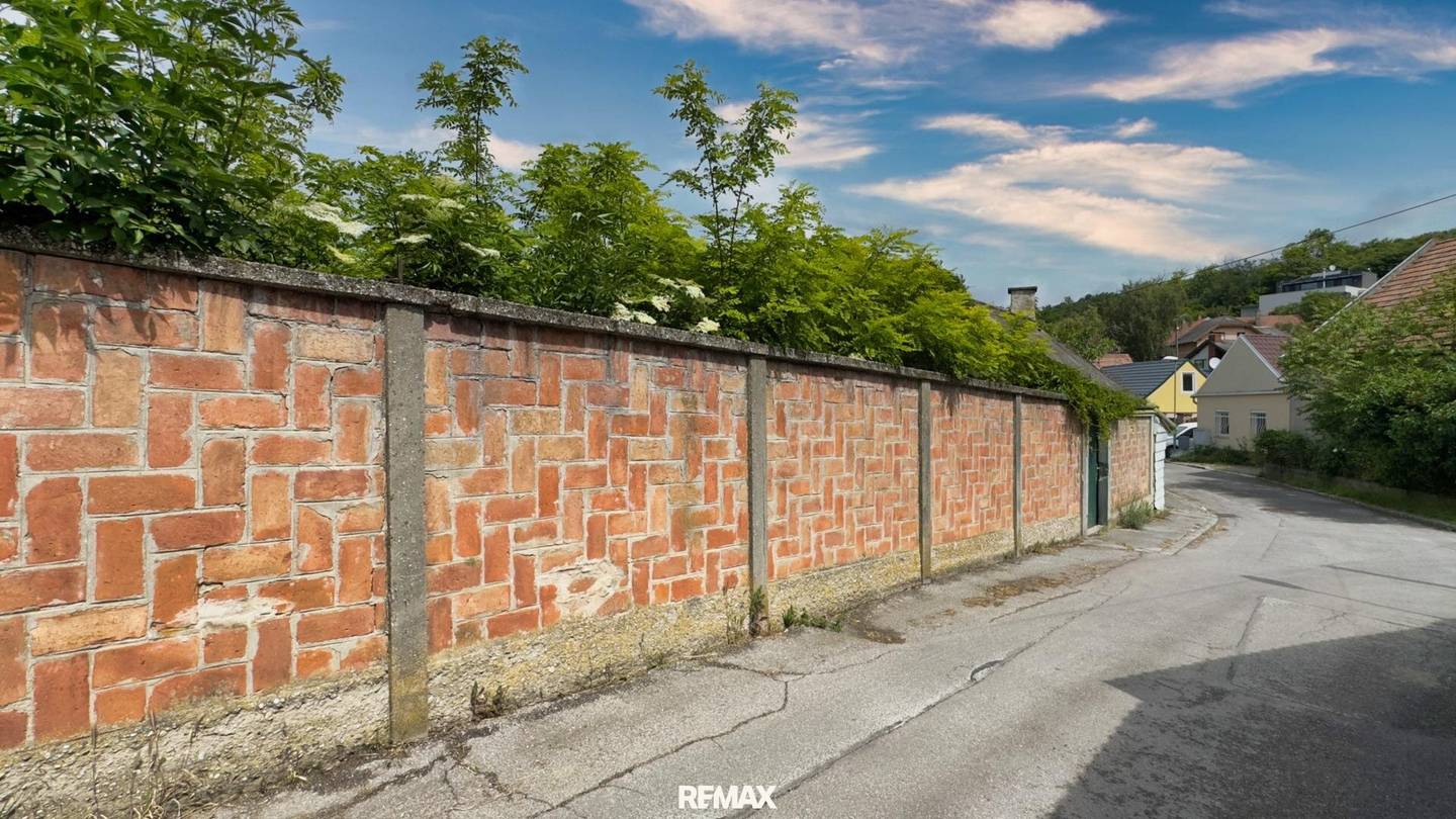 Baugenehmigtes Grundstück mit Hanglage in Matzen