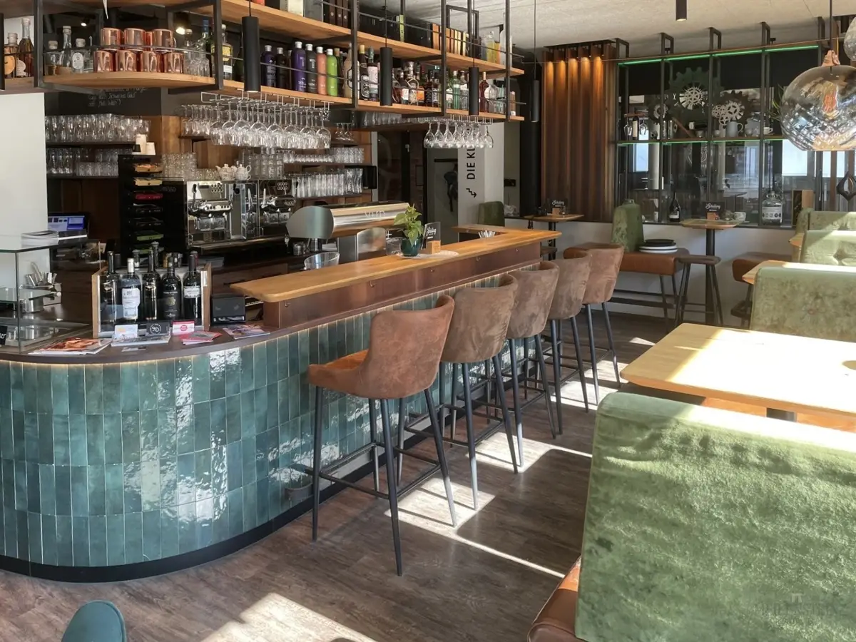 Sehr gut eingeführtes Café & Bar in Kufstein zu verpachten