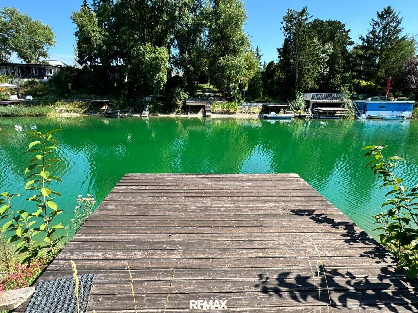 Bathing Bungalow on Leased Land with Direct Canal Access in Groß-Enzersdorf