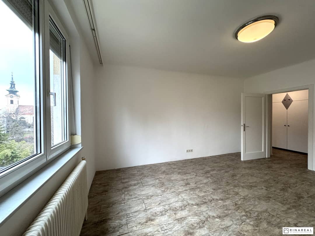 Schwechater Hauptplatz | 2-Zimmer-Wohnung