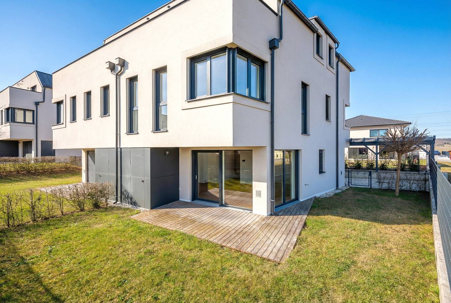 Doppelhaushälfte in Königsbrunn - Neubau mit Terrassen und Garten