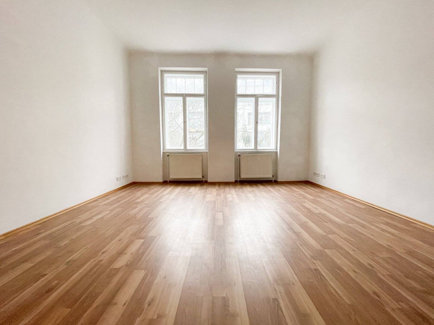 Apartment in a quiet old building near U3