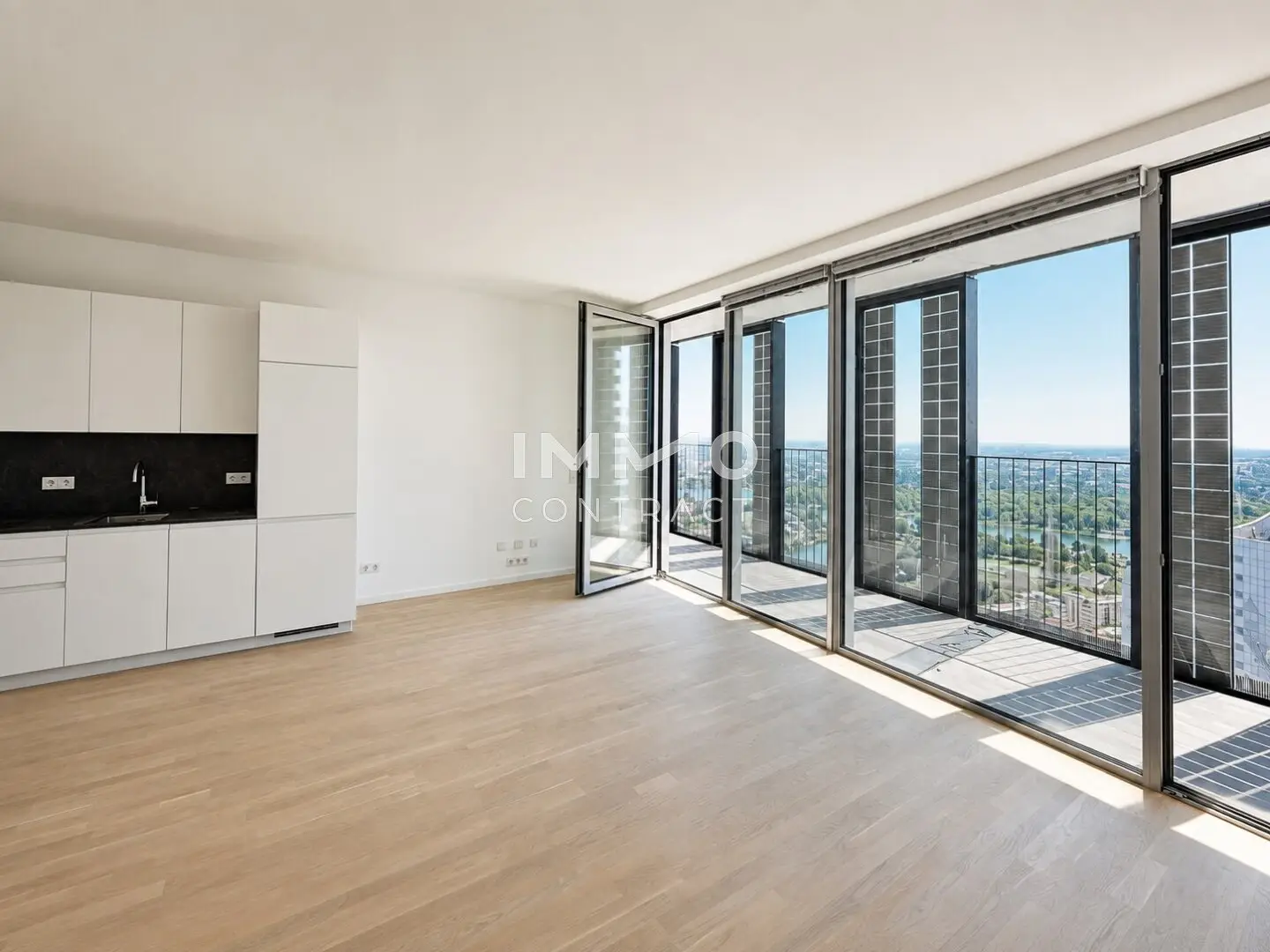 DC2 Tower Wien: Urbanes Ost-Studio mit Loggia und Fernblick auf Kaiserwasser