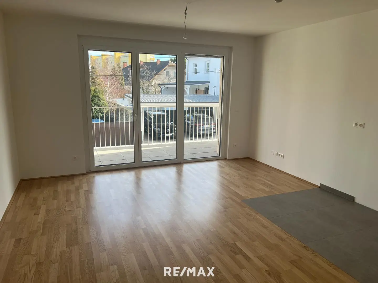 Bright Wohnung with loggia and underground garage