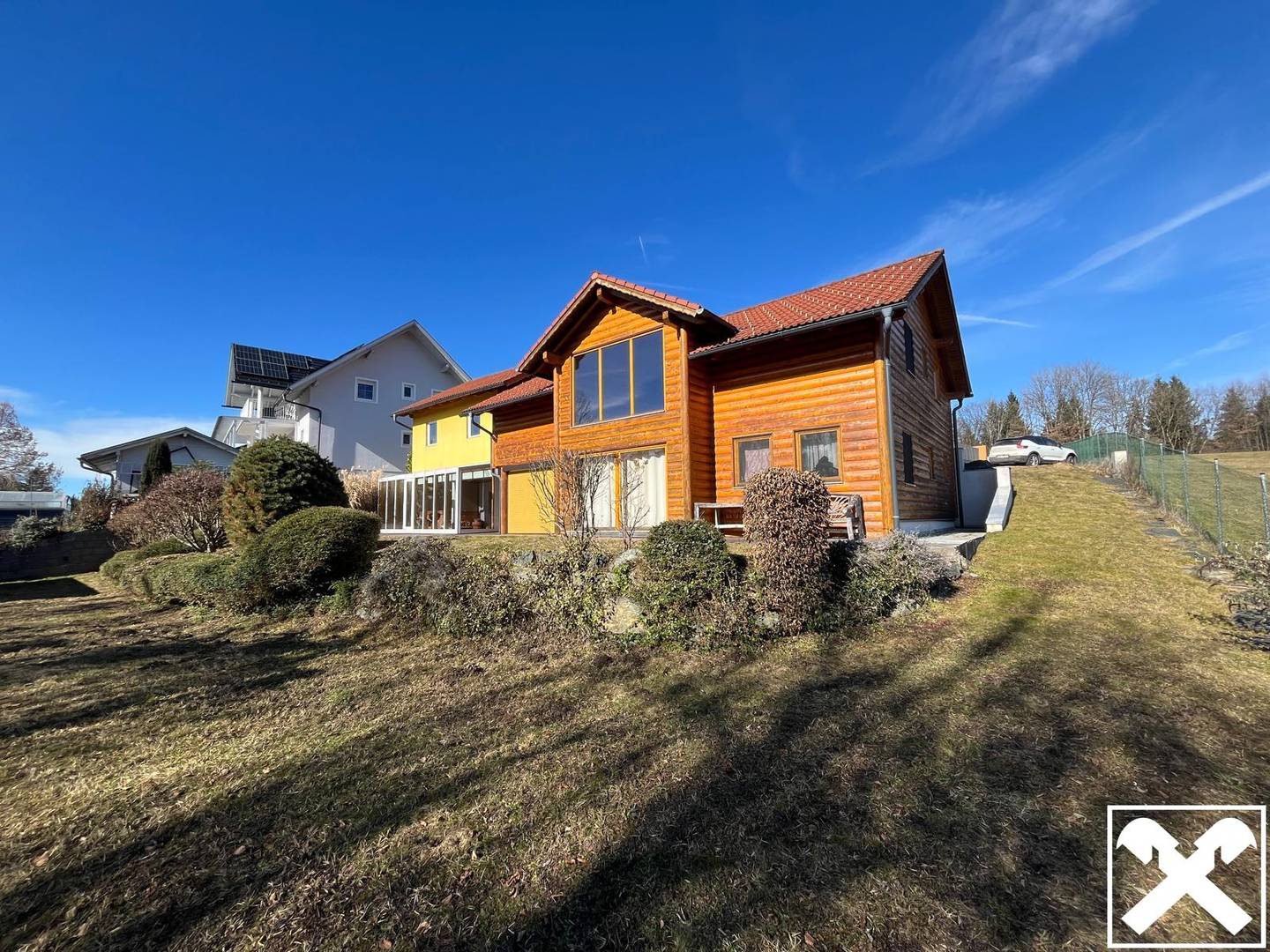 Einfamilienhaus mit Sauna und Doppelgarage in Aussichtslage