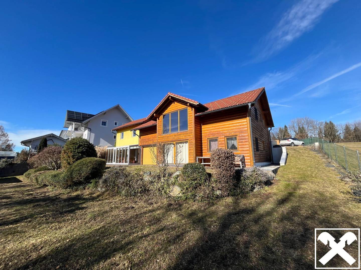 Einfamilienhaus mit Sauna und Doppelgarage in Aussichtslage