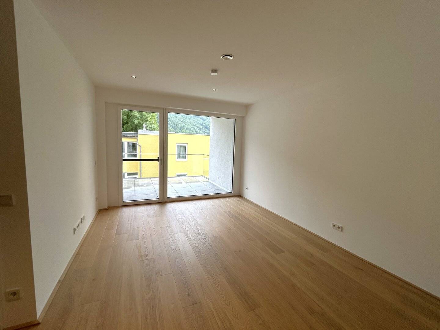 Apartment with lake view and terrace in the new build