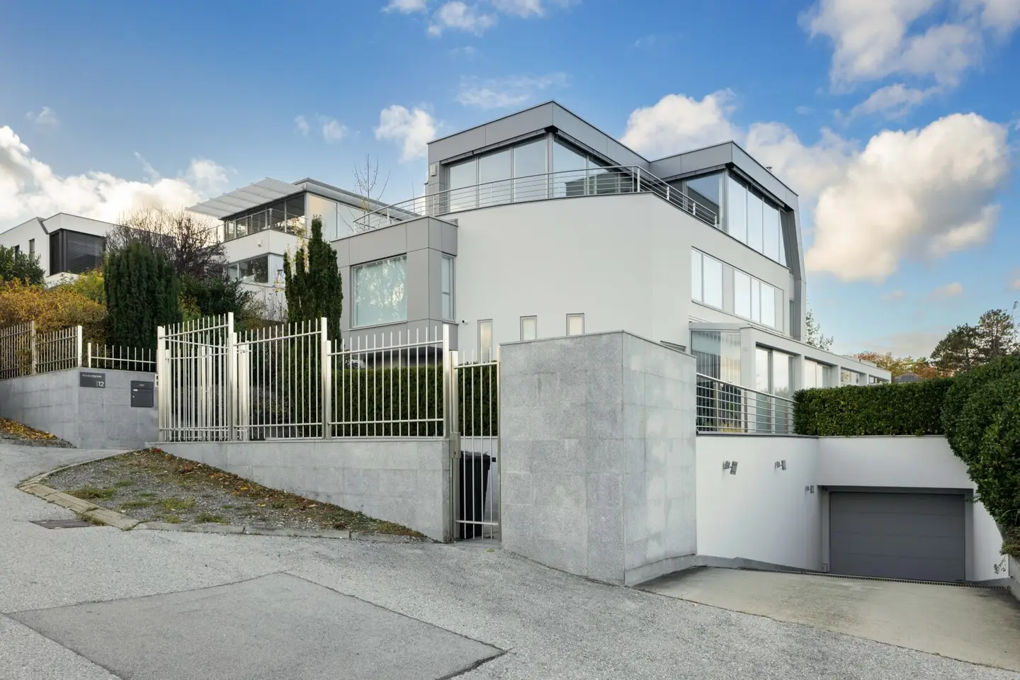 Modern villa in prime location in Gießhübl | Panoramic view