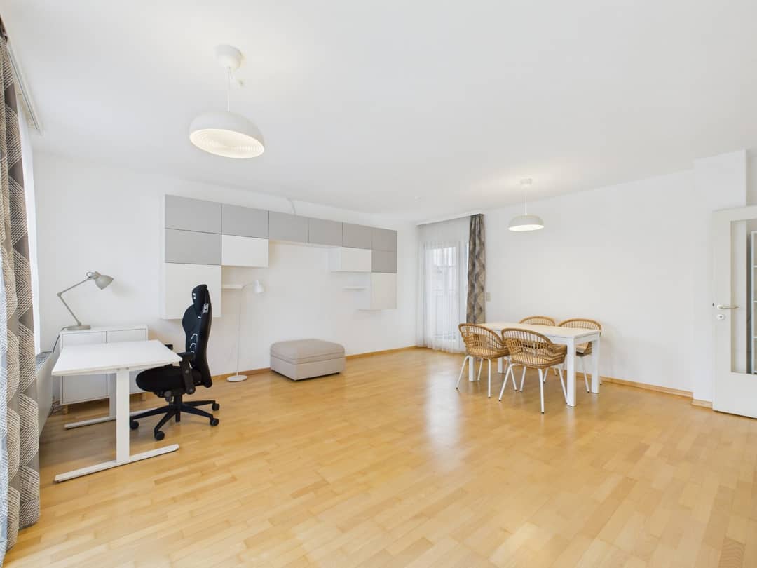 Wohnung hell und ruhig mit Loggia nahe Lobau