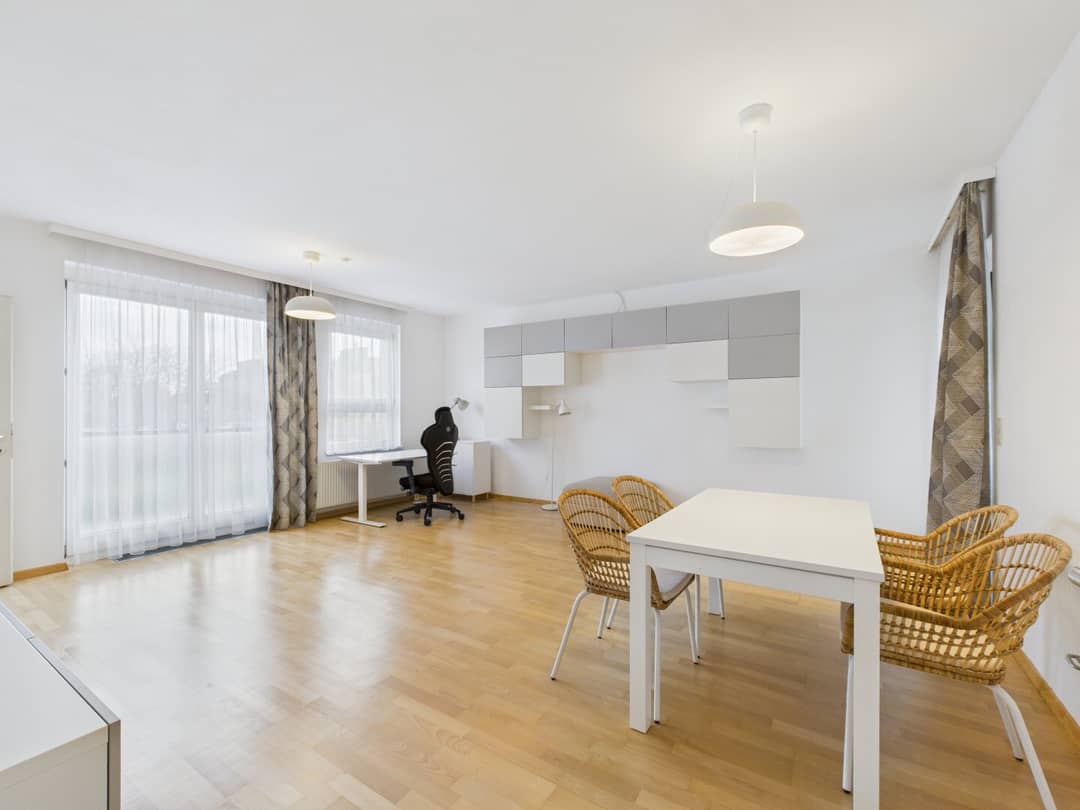 Wohnung hell und ruhig mit Loggia nahe Lobau