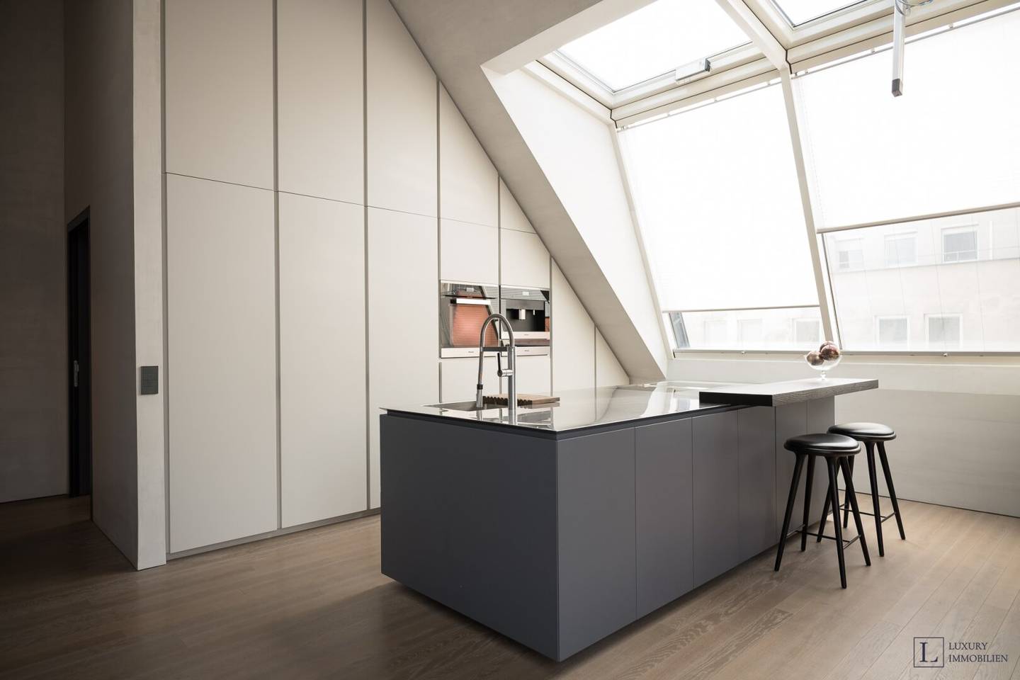 Exclusive Penthouse with Large Terrace near Strudlhofstiege