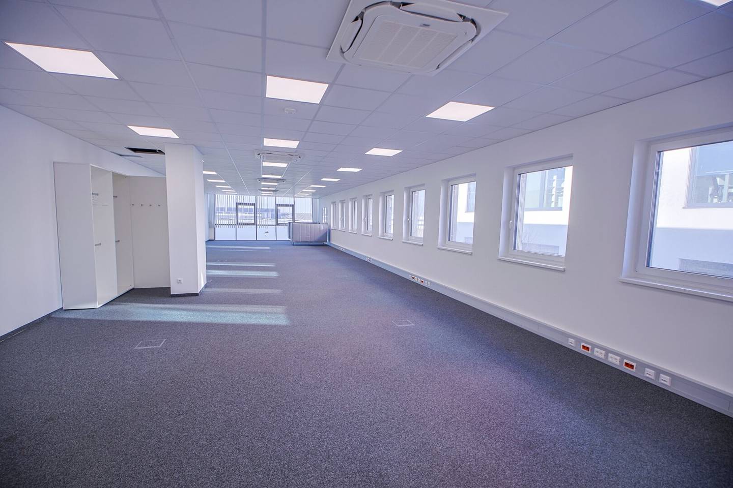 Modern office complex with hall spaces in prime location directly at Vorchdorf motorway exit (A1)