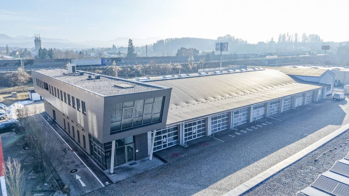 Modern office complex with hall spaces in prime location directly at Vorchdorf motorway exit (A1)