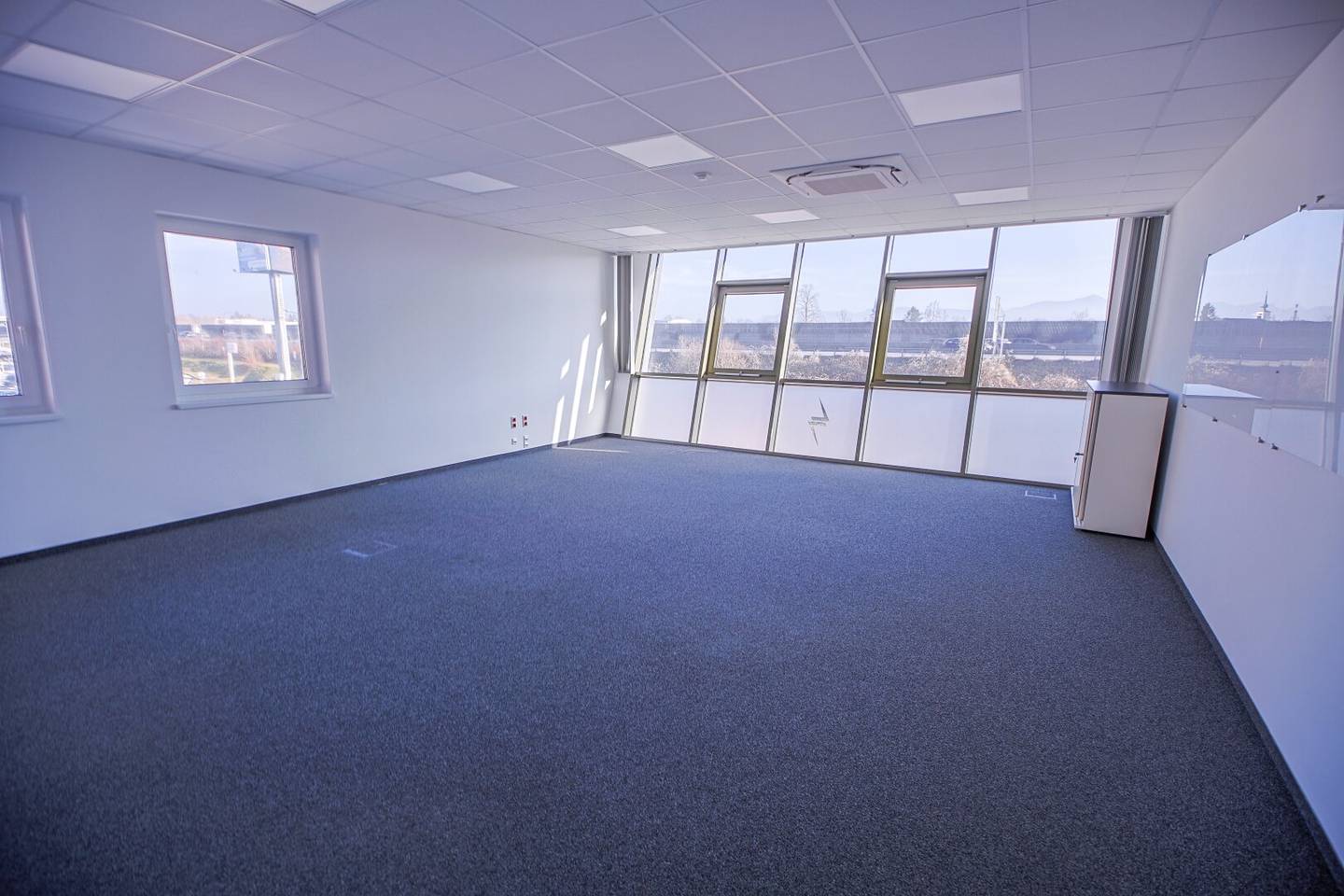 Modern office complex with hall spaces in prime location directly at Vorchdorf motorway exit (A1)